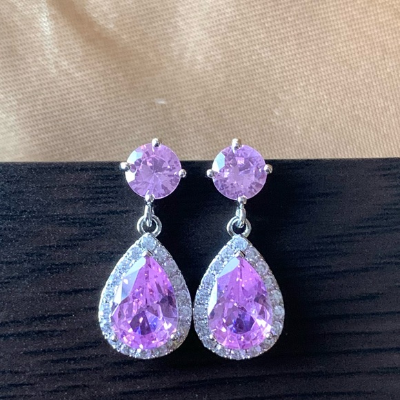 ♦️SALE♦️🌟2/$25🌟Bright Pink Crystal Zirconia Drop Earrings - Picture 12 of 12